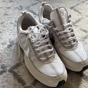 Nike Men’s Zoom Air  Cream and White Mesh Sneakers